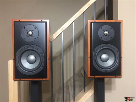 M22 Bookshelf Speakers 